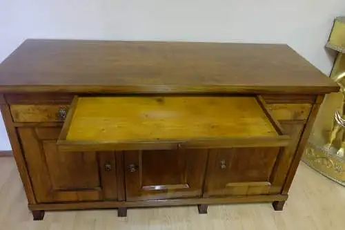 wunderschöne Anrichte