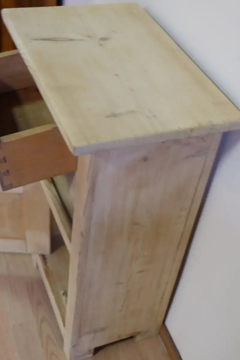 restauriertes Nachtkästchen 3