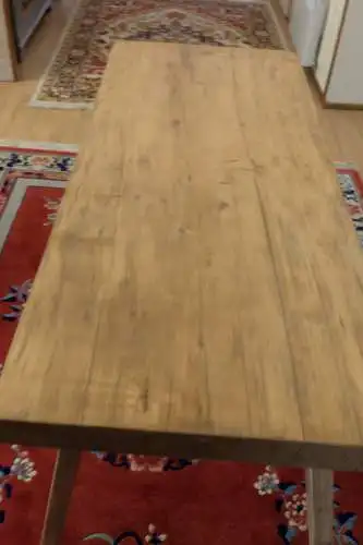 restaurierter Hacktisch