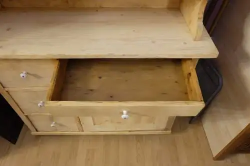 restaurierte Kredenz