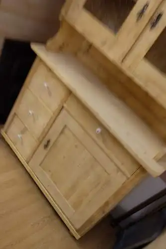 restaurierte Kredenz