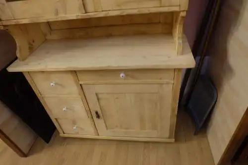 restaurierte Kredenz