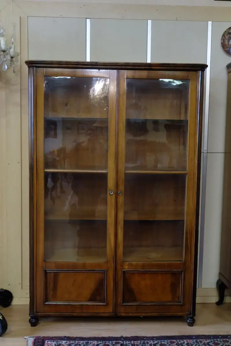 sehr schöne Vitrine 0