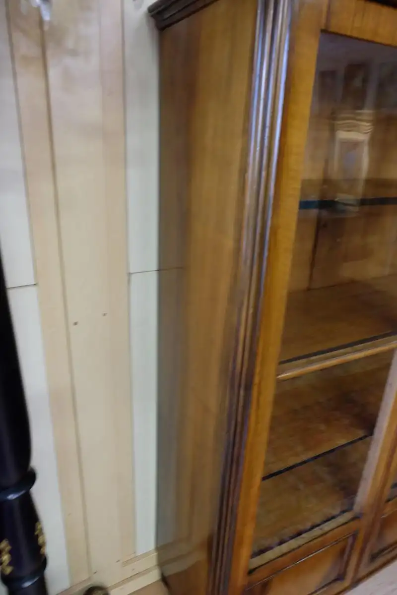 sehr schöne Vitrine 4