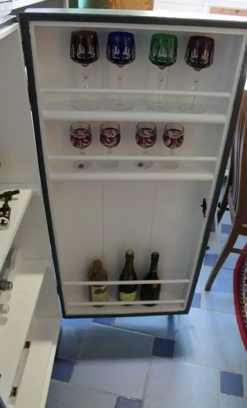 BARSCHRANK AUS DECKELTRUHE um 1880 3