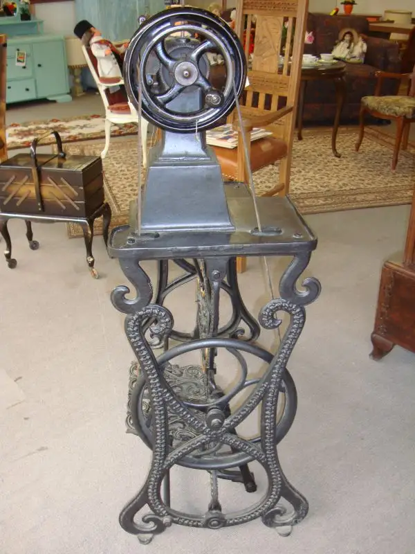 ANTIK alte Singer Sattler / Leder Nähmaschine 3