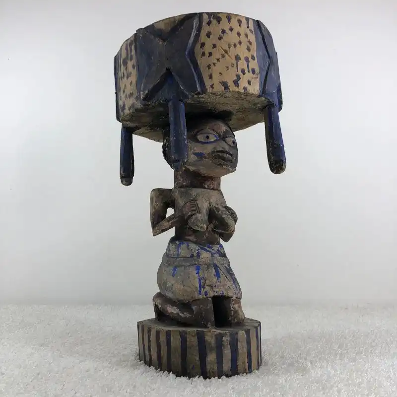 Weibliche Skulptur - Nigeria um ca. 1940 0