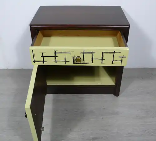 50er Nachttisch Kommode Eiche dunkel + Sahara Gelb handbemalt mit Muster, Mondrian inspiriert