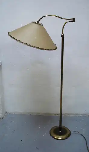 50er Schwenkarm Stehlampe Messing, original Space Age Schirm, Mid Century Modern, alter B + M Stil