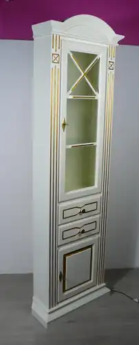 Alter Eckschrank Vitrine, Säulen-Stil, Weiß mit Bronze Akzenten, handbemalt, beleuchtet