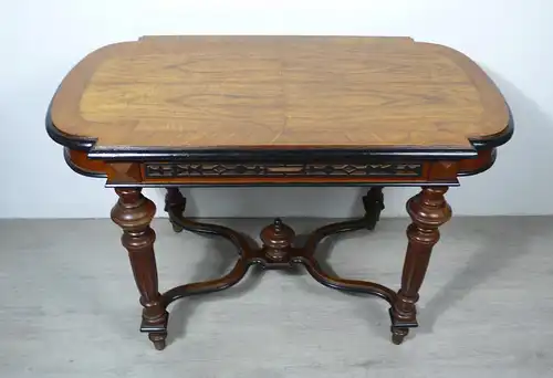 Antiker Tisch Esstisch Gründerzeit Nußbaum Natur + Dunkel, um 1880