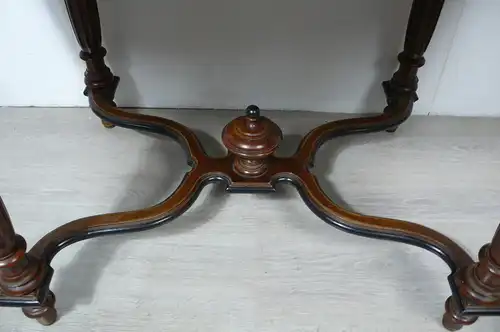 Antiker Tisch Esstisch Gründerzeit Nußbaum Natur + Dunkel, um 1880