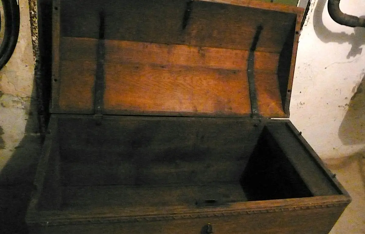 Antike Truhe Aussteuertruhe sehr groß, Eiche mit 2 Schubladen, original Zustand von ca. 1880 oder älter 4