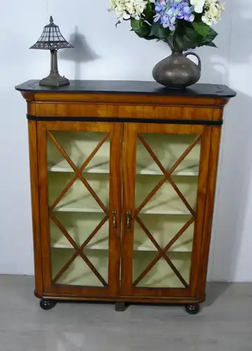 Bücher Vitrine Sideboard Biedermeier Kirsche + Creme + Schwarz Akzente