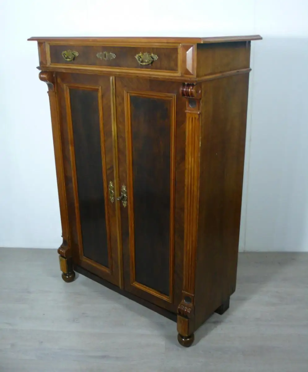 Vertiko Sideboard 2-türig +Schublade, Vollholz Nußbaum um 1910 Gründerzeit 3