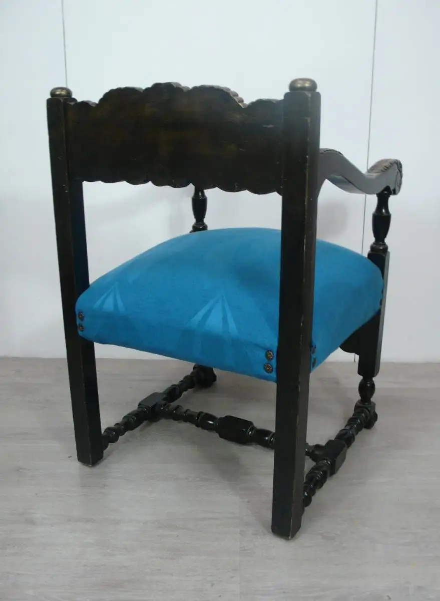 Opas antiker Sessel Thron, Französischer Kolonial Stil, Eiche dunkel + Blaues Polster, um 1900 4