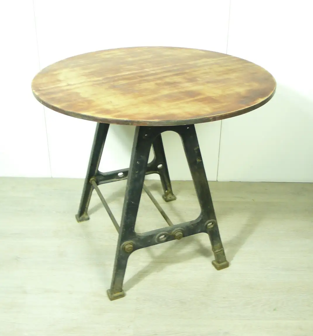 Esstisch rund, Industrie Design Loft Design, Gußeisengestell + Holz, Upcycling Tisch 3