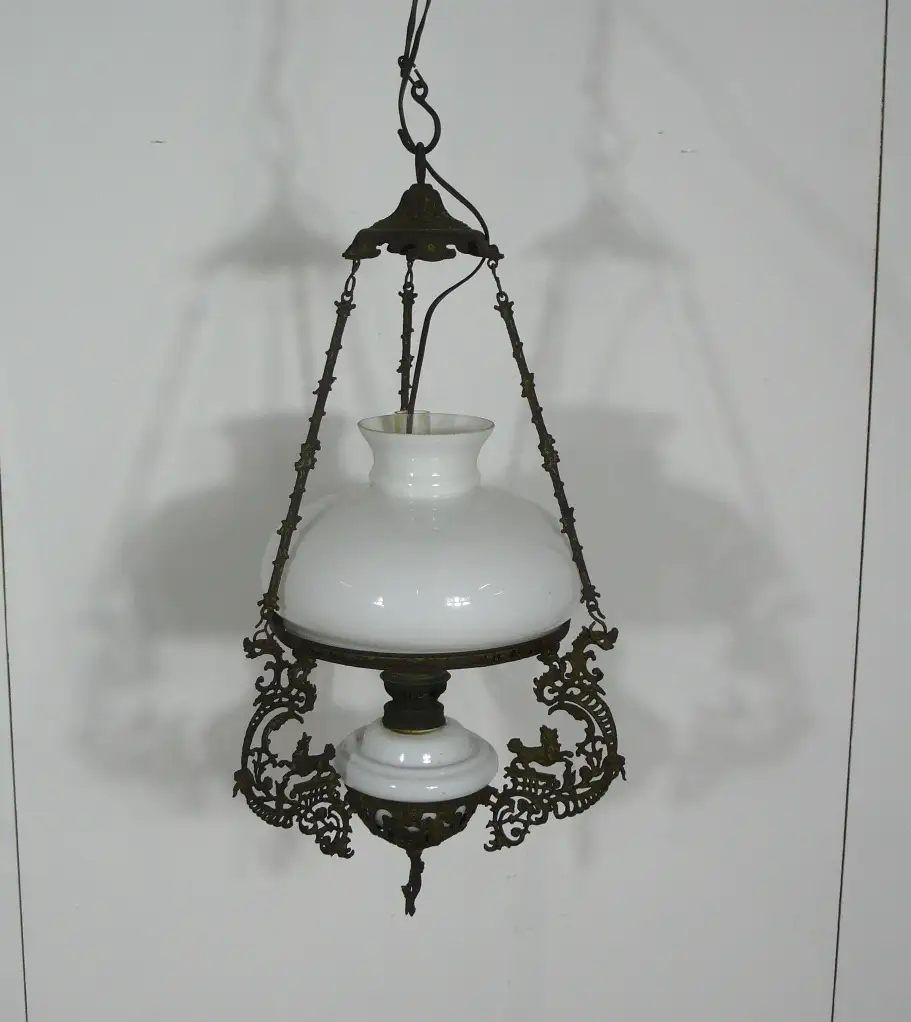 Antike Hängelampe Petroleumlampe Jugendstil, Eisenrahmen + Glasschirm weiß, um 1900 0