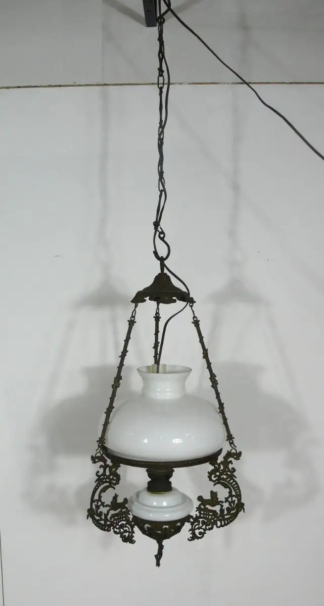 Antike Hängelampe Petroleumlampe Jugendstil, Eisenrahmen + Glasschirm weiß, um 1900 1