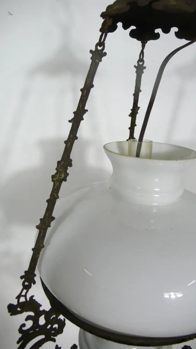 Antike Hängelampe Petroleumlampe Jugendstil, Eisenrahmen + Glasschirm weiß, um 1900 5