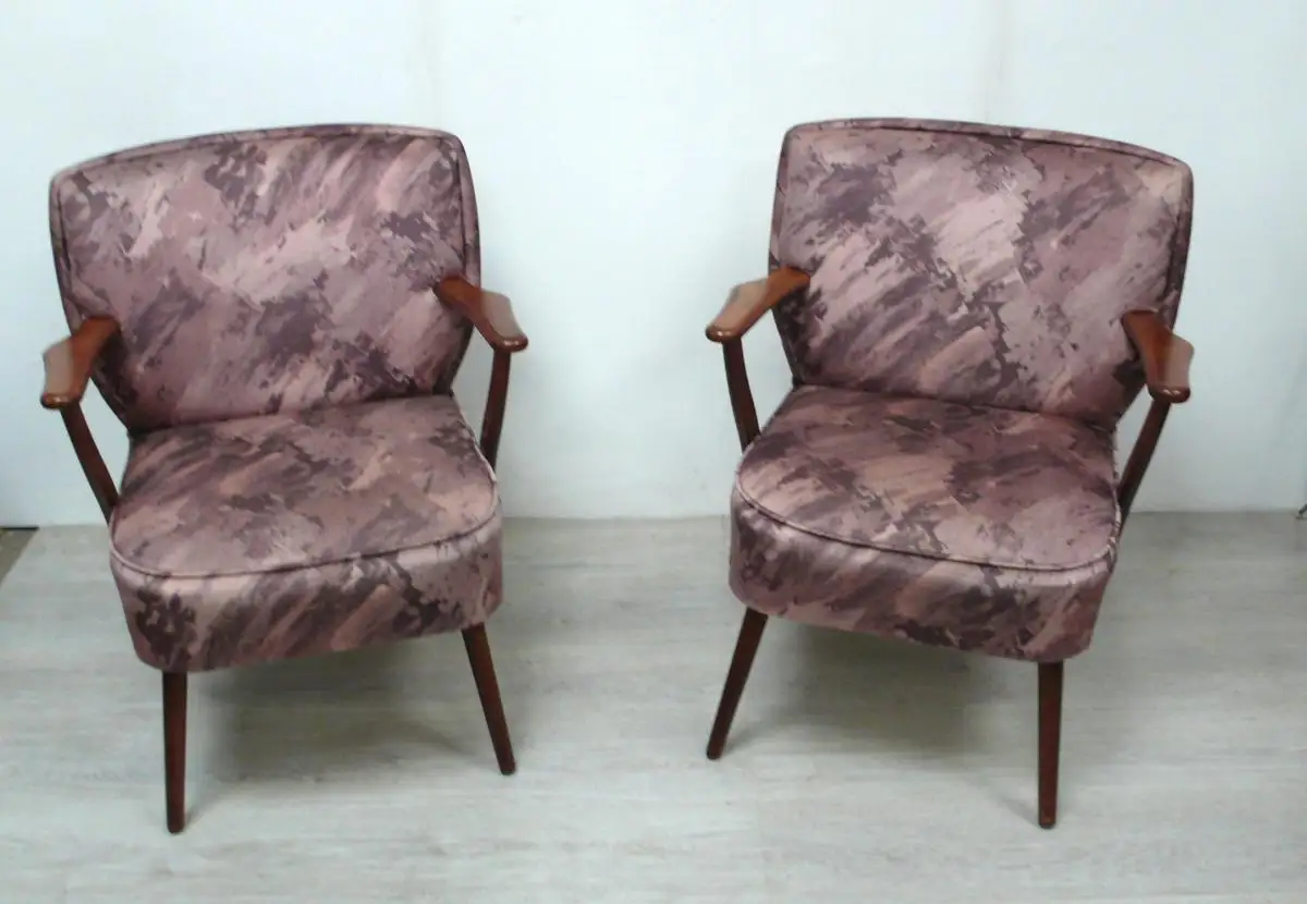 Zwei 60er 70er Cocktailsessel mit Armlehnen Aubergine Farben Mid Century Modern 1