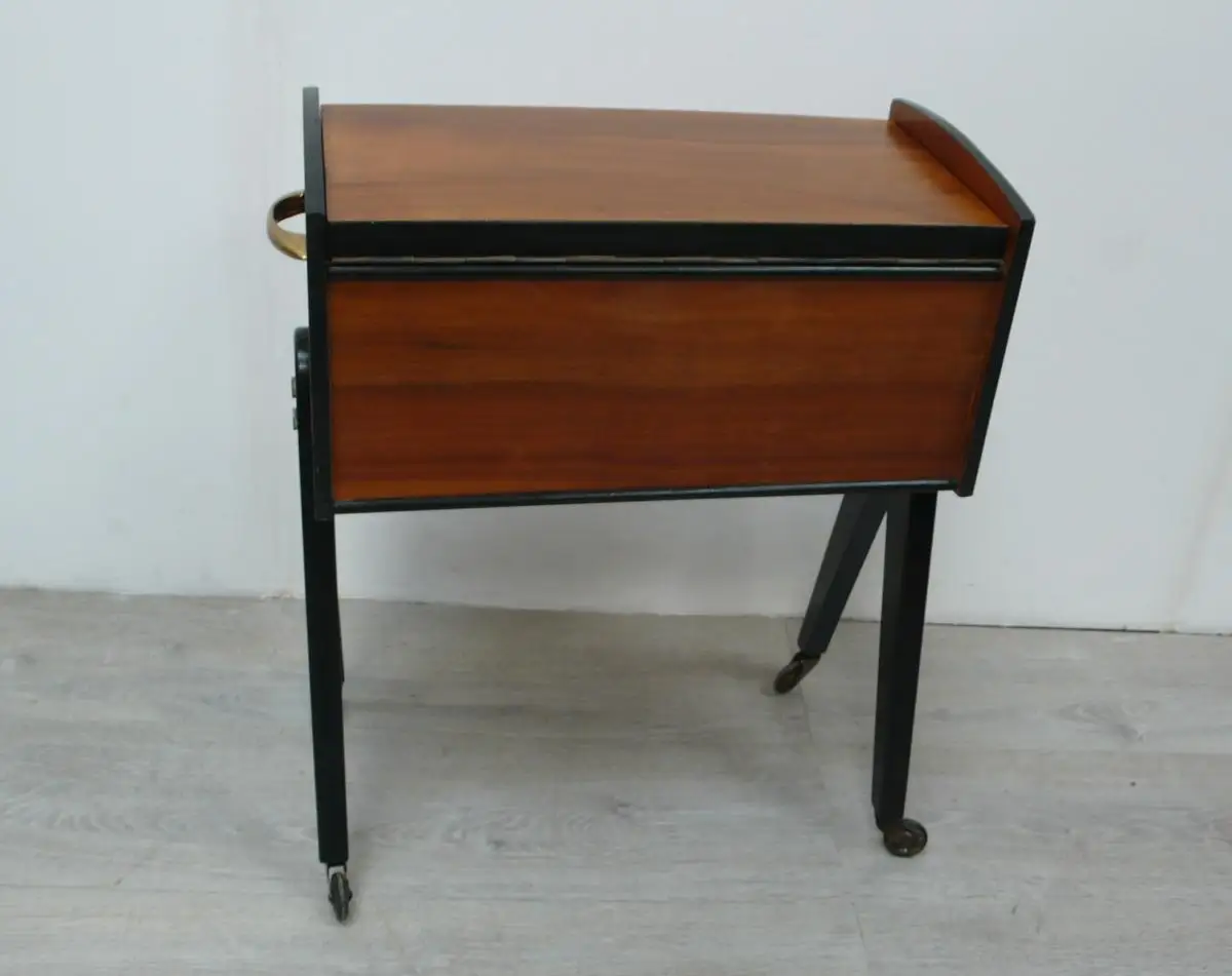 50er 60er Roll Nähkasten Utensilien Kasten Buche Schwarz Rot V-Form Beine Mid Century Modern 5