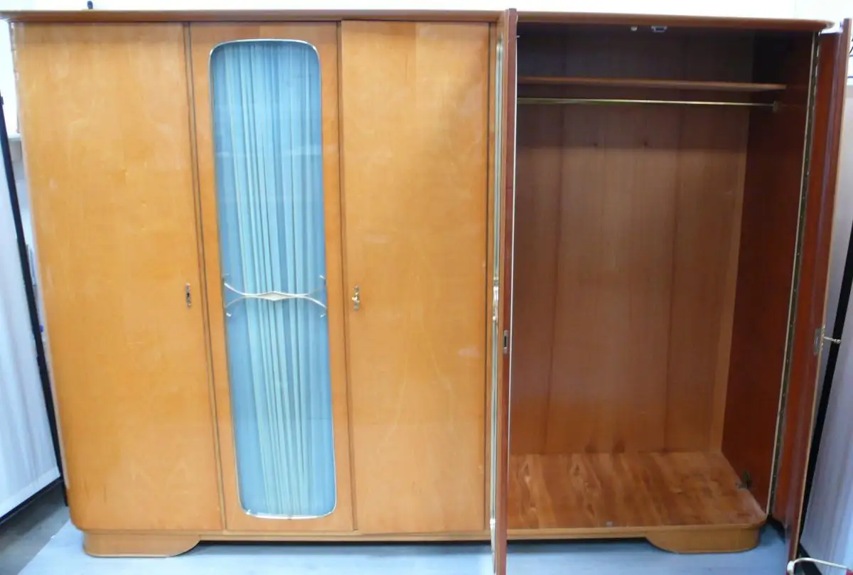 50er Kleiderschrank 5-türig, 2 Glastüren Ahorn Hochglanz Mid Century Modern, nur 177 cm hoch 2