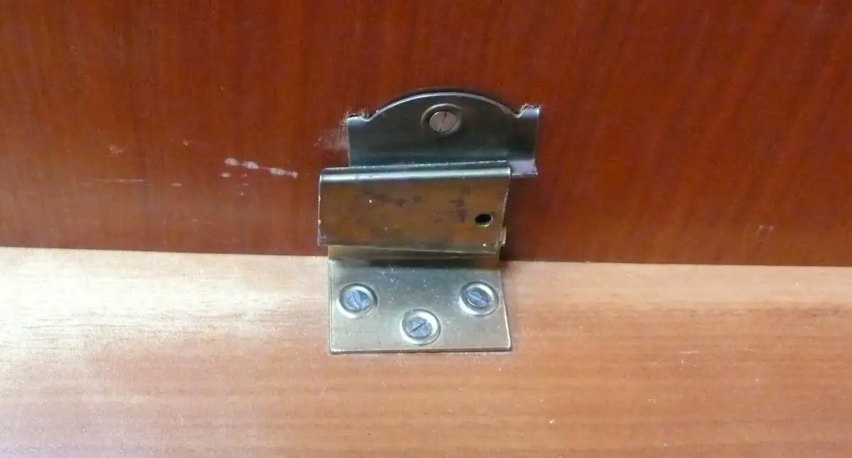 50er Kleiderschrank 5-türig, 2 Glastüren Ahorn Hochglanz Mid Century Modern, nur 177 cm hoch 3