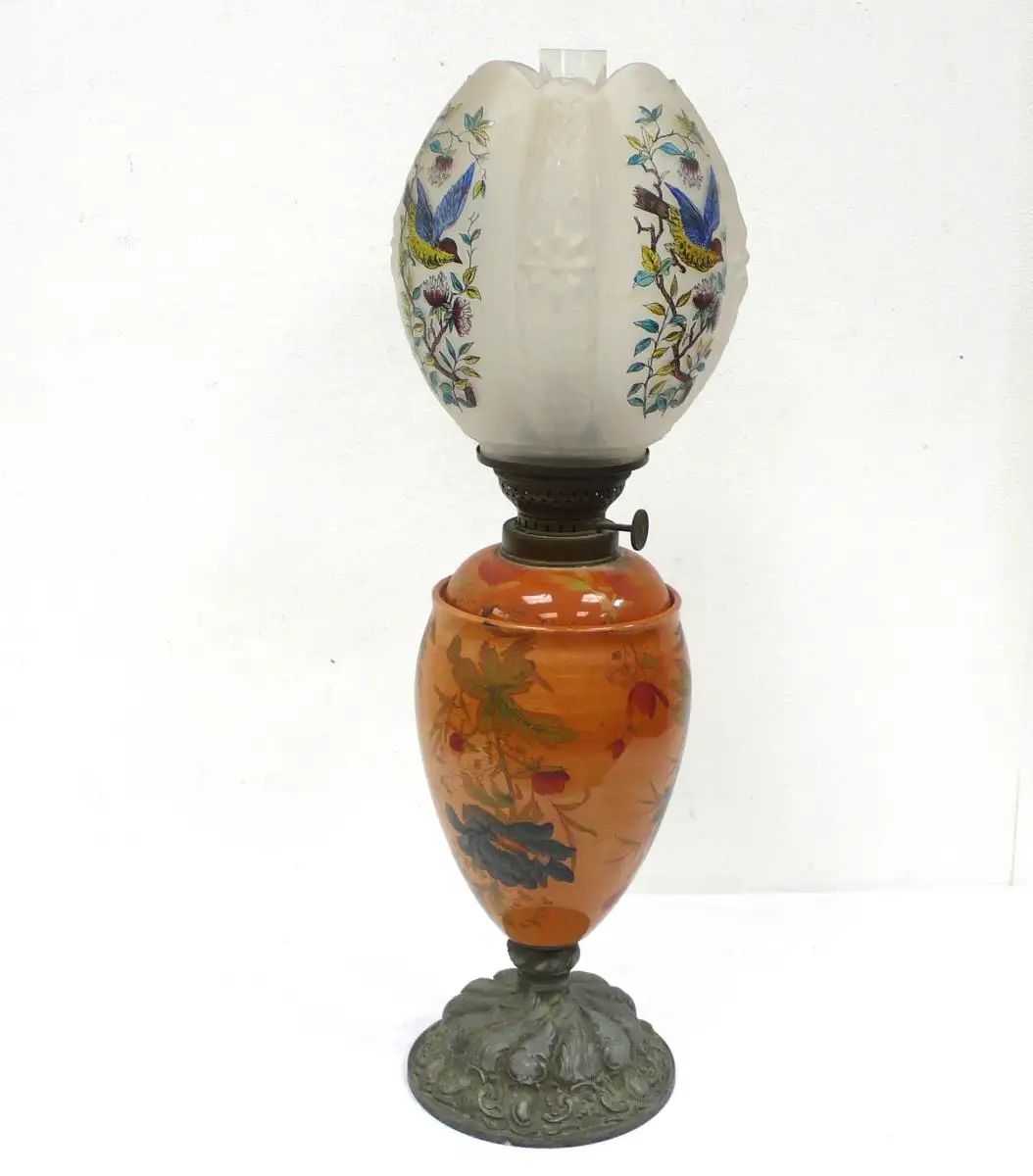1900er Petroleum Tischlampe Zinnfuß Keramik-Sockel + Glasschirm Weiß handbemalt Jugendstil Table Lampe Oil Kerosin Pewter foot Keramik Socket + Glass Shade white hand-painted 0