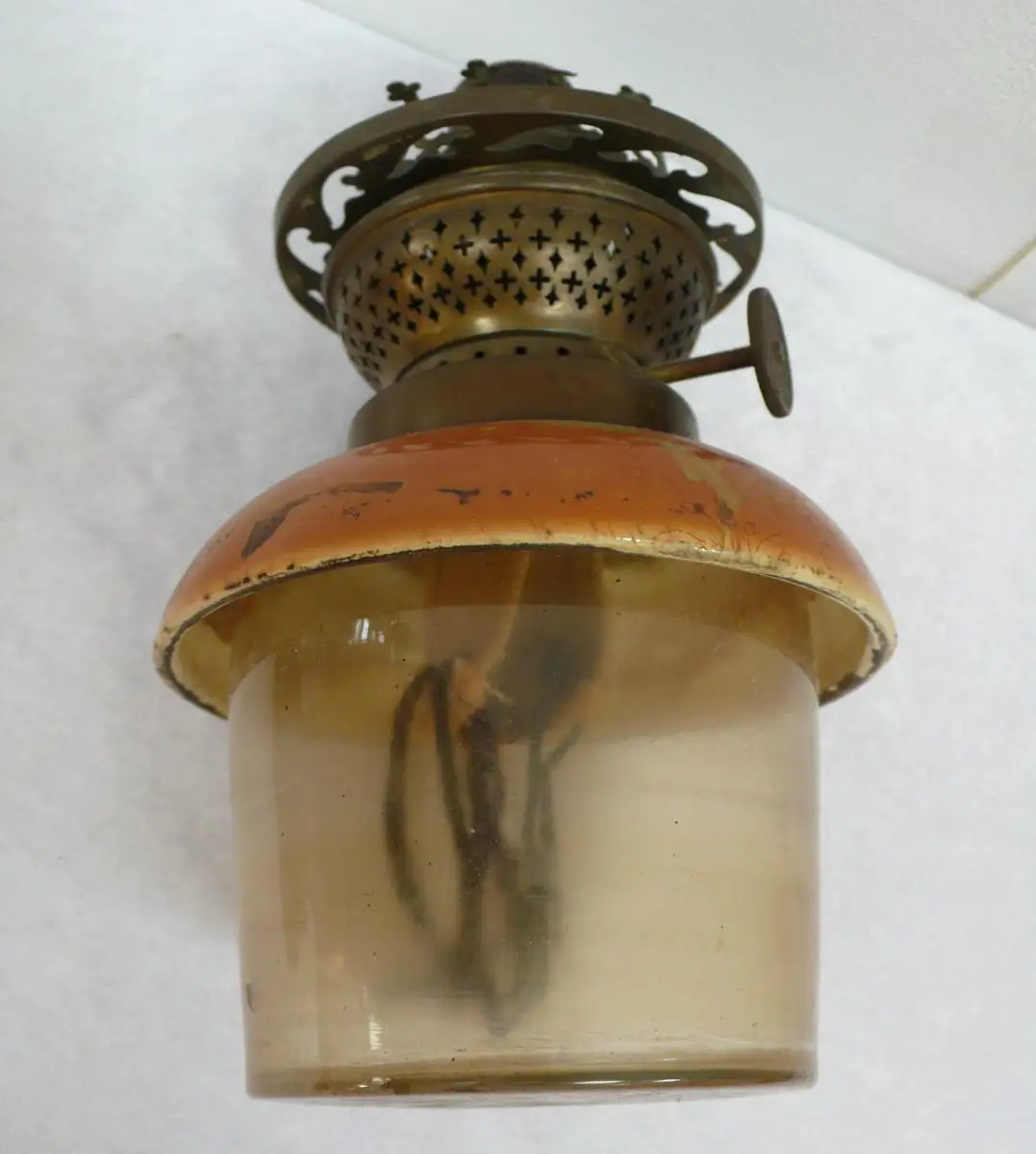 1900er Petroleum Tischlampe Zinnfuß Keramik-Sockel + Glasschirm Weiß handbemalt Jugendstil Table Lampe Oil Kerosin Pewter foot Keramik Socket + Glass Shade white hand-painted 6