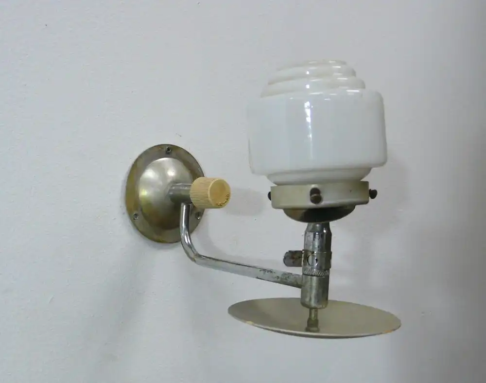 1900er Gas Wandlampe Metallrahmen mit Gashahn + weiem Glasschirm original Zustand 0