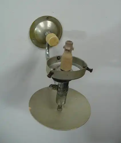 1900er Gas Wandlampe Metallrahmen mit Gashahn + weißem Glasschirm original Zustand