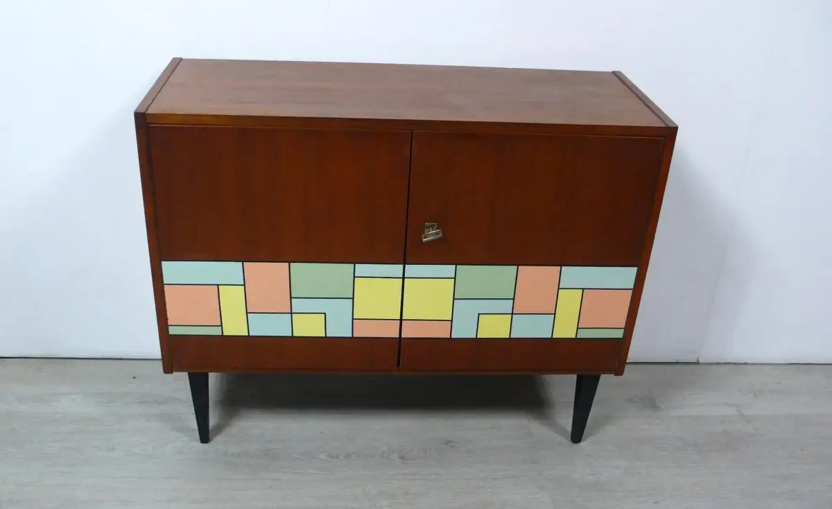 50er 60er Sideboard 2-türig Teak Furnier + Mondrian Pastell Muster, schräge Beine, Mid Century Modern 2