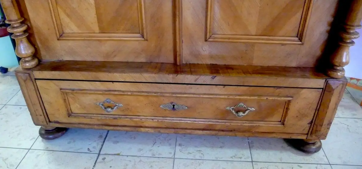 Dielenschrank Kleiderschrank 2-türig 1 Schublade Nußbaum Vollholz Kirschholz Furnier Gründerzeit um 1880 3