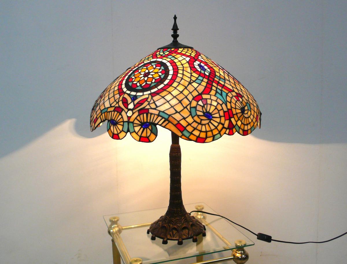 Tiffany Gro�e Tischlampe Schirm Form Buntes Glas welliger Rand, Jugendstil Art, sehr seltene sch�ne Form 0