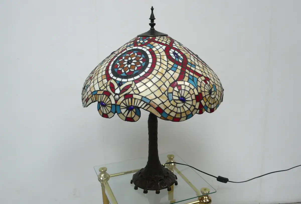 Tiffany Große Tischlampe Schirm Form Buntes Glas welliger Rand, Jugendstil Art, sehr seltene schöne Form 2
