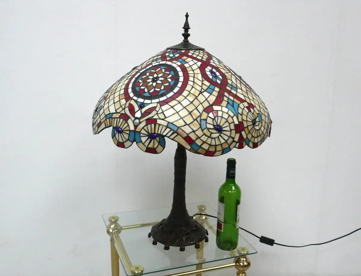 Tiffany Große Tischlampe Schirm Form Buntes Glas welliger Rand, Jugendstil Art, sehr seltene schöne Form 3