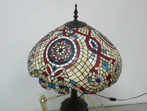 Tiffany Große Tischlampe Schirm Form Buntes Glas welliger Rand, Jugendstil Art, sehr seltene schöne Form