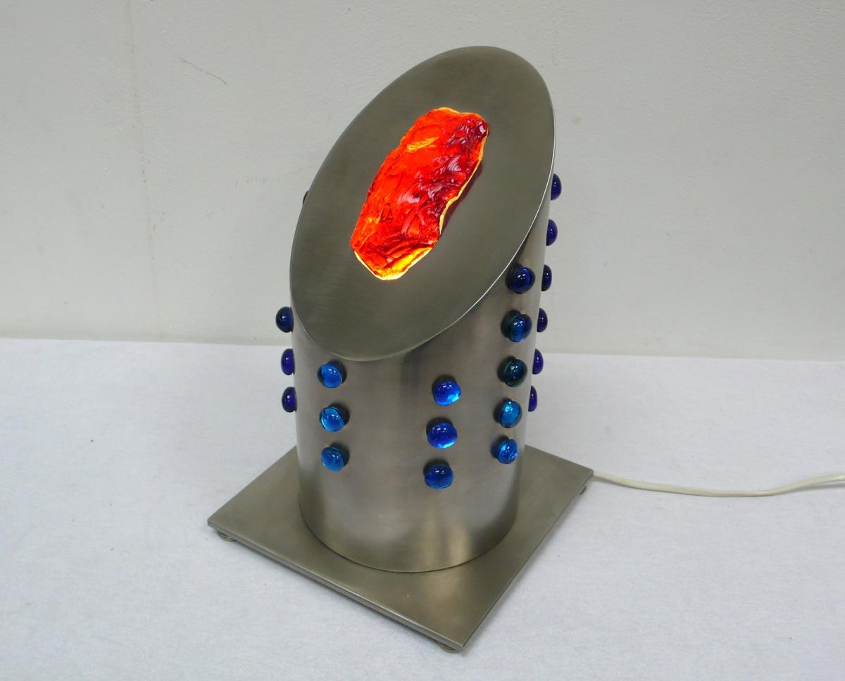 Atomic Space Age Tischlampe Bodenlampe Edelstahl rund drehbar, mit Rotem Kristallglas 0