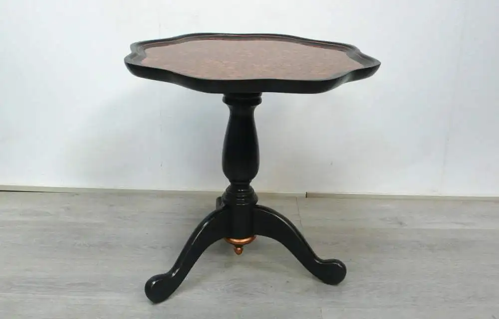 Alter Beistelltisch Holz Schwarz + Kupfer, rund mit Säulenfuß, Jugendstil, Wellenrand, mit Euro-Cent Münzen, 1940er 2