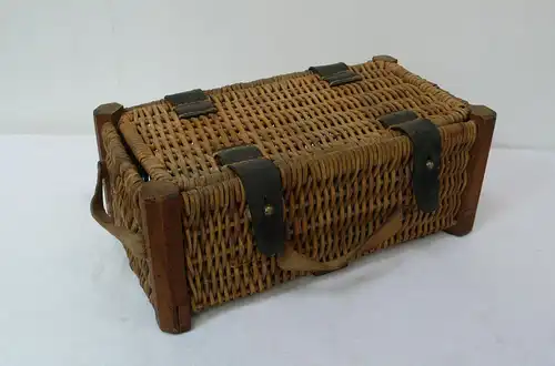 Picknick Korb Weide mit Holzrahmen + Leder um 1900