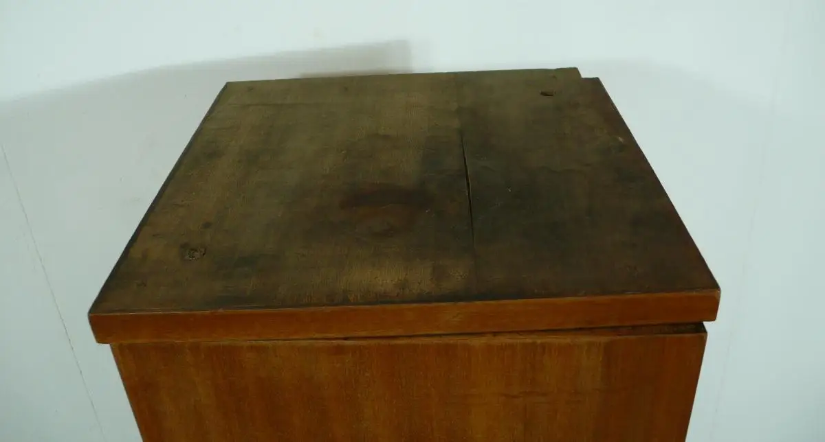 Schmaler Schrank 1-türig 1 Schublade in Eiche mit Goldverzierung, Art Déco Ära um 1920, Büroschrank, Dielenschrank, Geschirrschrank, Barschrank 4