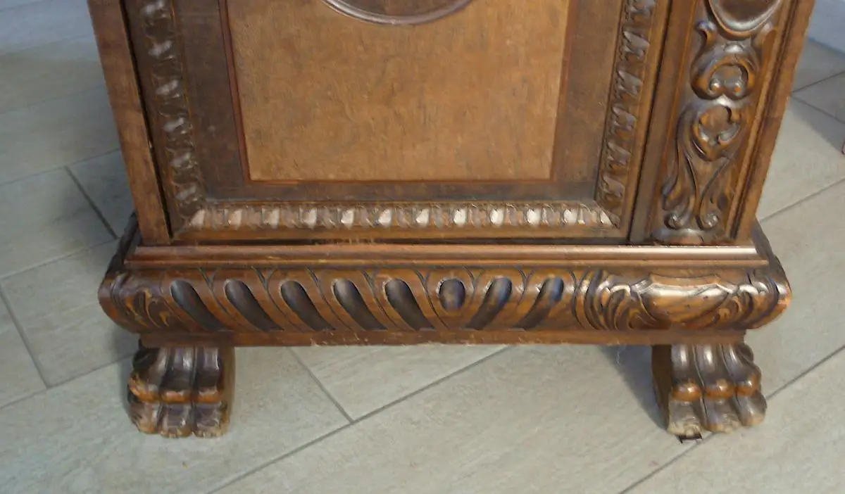 Schreibtisch, Kanzleischreibtisch Norddeutscher Barock Stil große Löwenfüße Nußbaum dkl 6