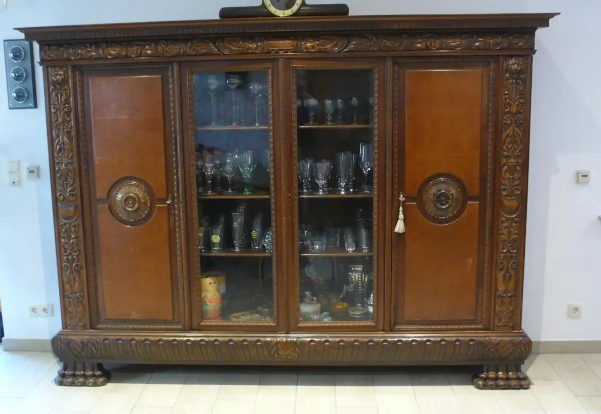 Schreibtisch, Kanzleischreibtisch Norddeutscher Barock Stil große Löwenfüße Nußbaum dkl 8