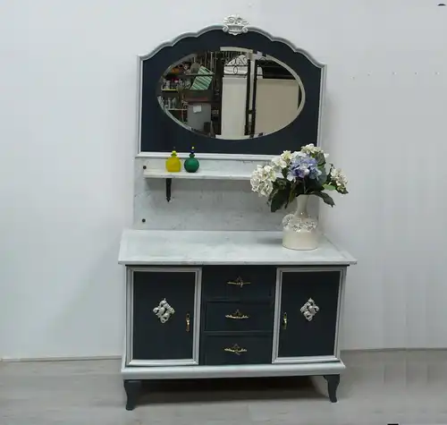 Spiegelkommode Anrichte mit Carrara Marmor + ovalem Facetten-Spiegel, Vollholz, Shabby Dunkelgrau + Weiß + Gold, Gründerzeit um 1910