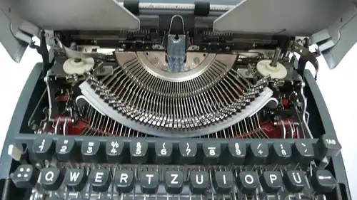 Schreibmaschine Olympia SM 8 mit Koffer 1968, Dunkel + Hellgrau, sehr gute Funktion, Made in Germany Typewriter