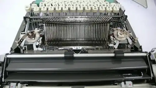 Schreibmaschine Olympia SM 7 mit Koffer 1964, Grau + Grün, sehr gute Funktion, Made in Germany Typewriter