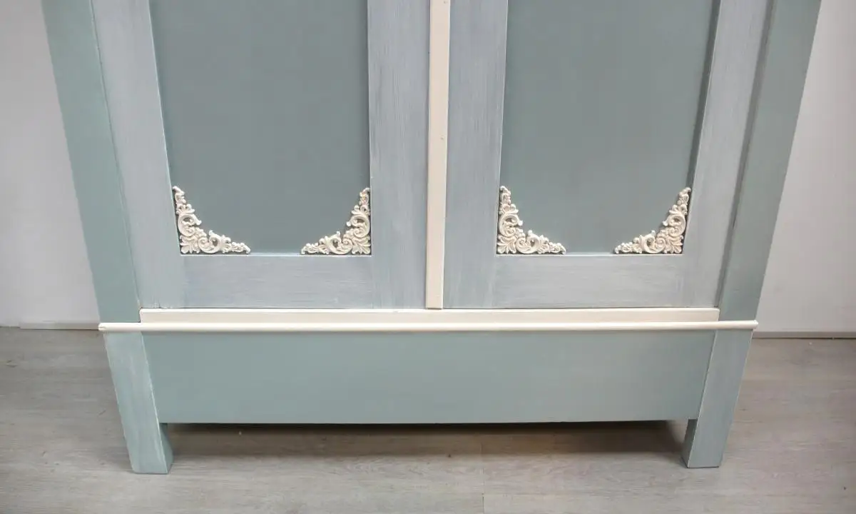 Dielenschrank Kleiderschrank Weichholz 2 Türen von 1930, in Shabby Mint + Weiß 5