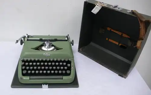 Erika 10 Reise Schreibmaschine mit Koffer 1953 in Grün, voll gereinigt und funktioniert, von BME Büromaschinen Export DDR