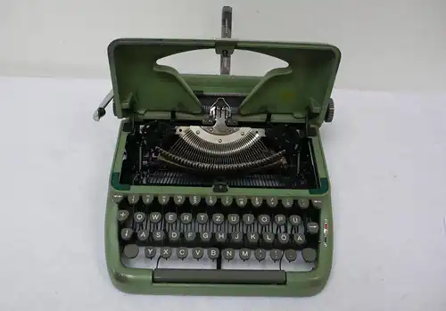 Erika 10 Reise Schreibmaschine mit Koffer 1953 in Grün, voll gereinigt und funktioniert, von BME Büromaschinen Export DDR